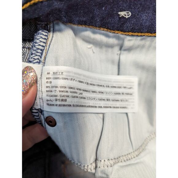 Abercrombie & Fitch 90's Straight Ultra High Rise Ultra Super Dark 33 / 16 Short - Picture 6 of 7